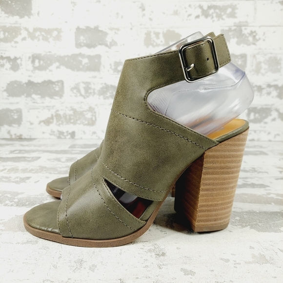 Dolce Vita Shoes - NEW DV Dolce Vita Brista Green Cream Leather Block Heel Sandals D272